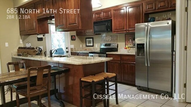 Building Photo - 685 N 14th St
