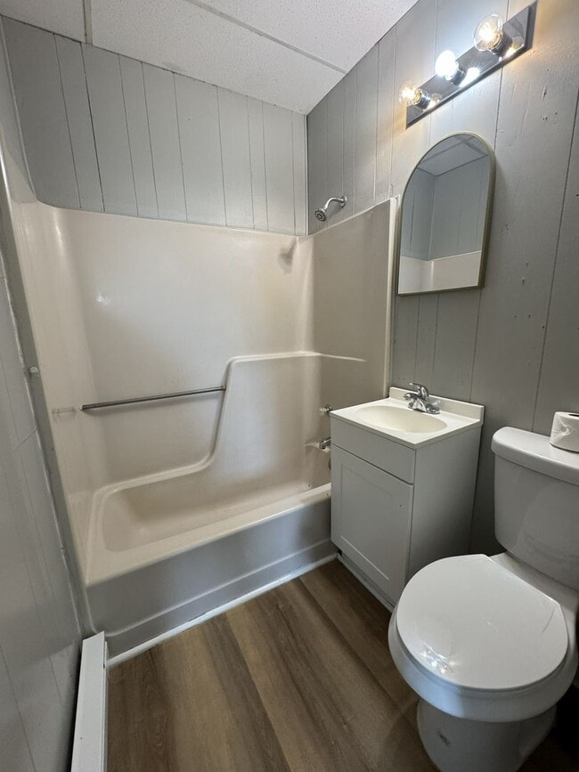 Building Photo - 6 Laurel Hill Ln