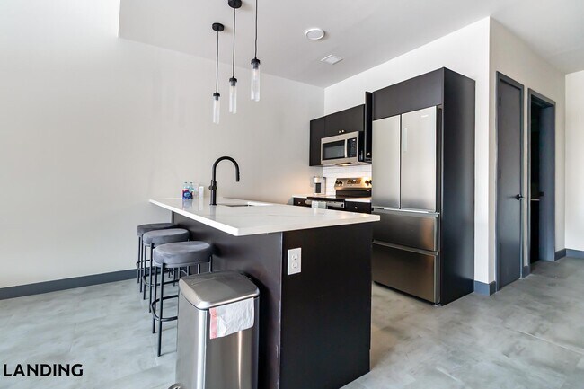 Building Photo - 55 Elm St