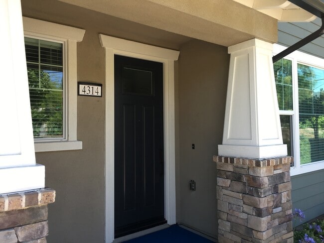 Building Photo - Yorba Linda Townhome - Brand new Anderson ...