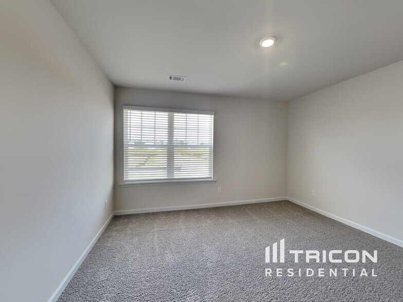 Building Photo - 285 Limestone Cir
