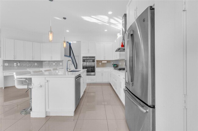 Building Photo - 10890 Shore St