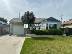 Building Photo - Charming 2-Bedroom Home with Landscaped Ya...