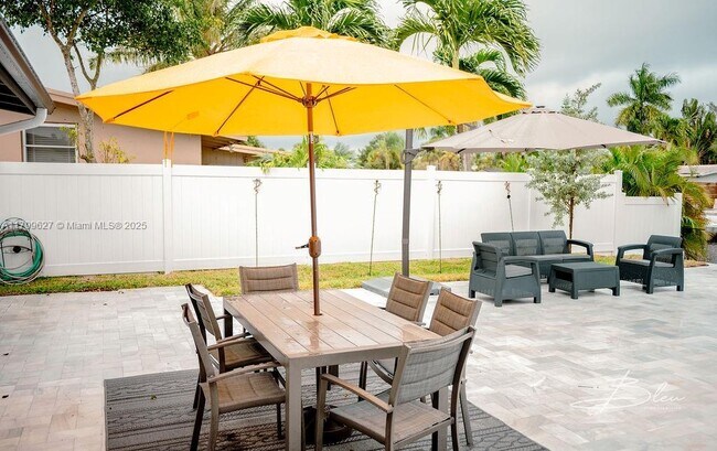 Building Photo - 2506 Bimini Ln