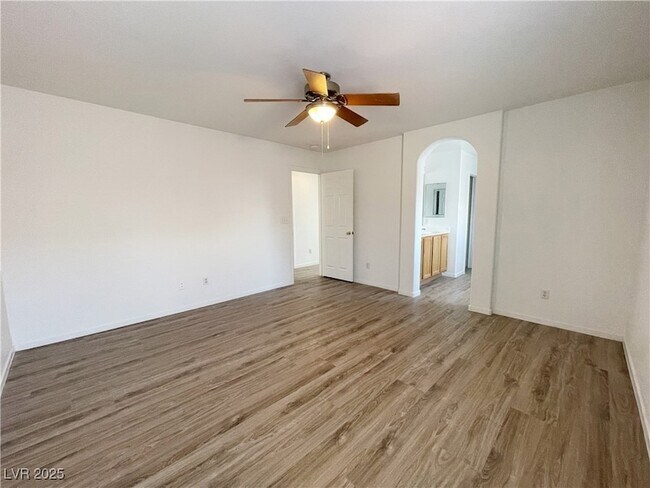 Building Photo - 9758 W Hanover Grove Ave