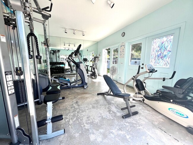 Building Photo - Modern 2-Bedroom, 2-Bath Condo in Fairway Terrace