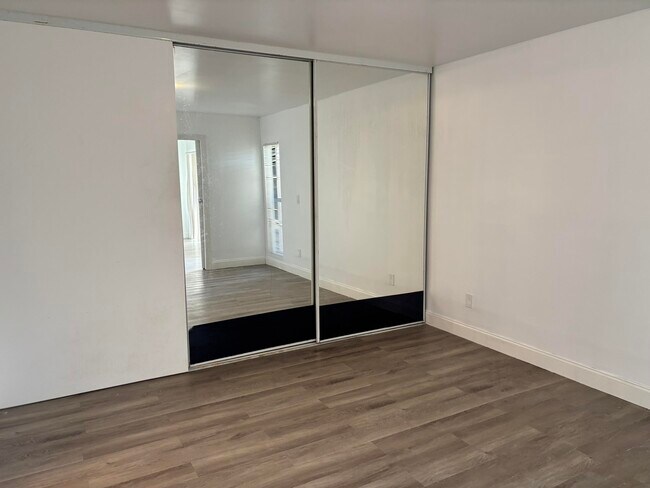 Building Photo - 641 Executive Center Dr