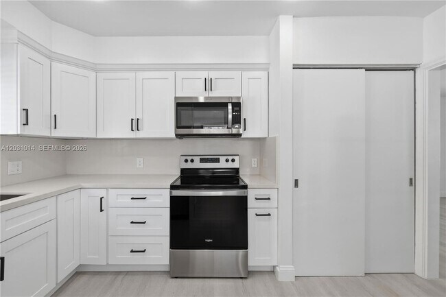 Building Photo - 2240 SW 16th Ct