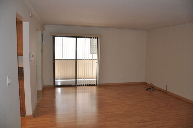 Building Photo - Gorgeous 2/2 near Hwy 101 & Fair Oaks with AC and Garage, 2 miles to Downtown Sunnyvale