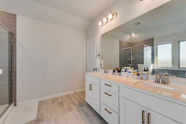 Building Photo - 1220 Canuela Way