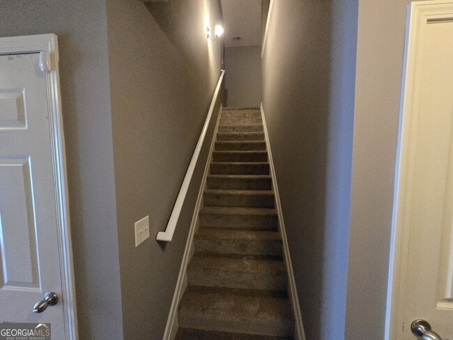 Building Photo - 175 Oakland Hills Way