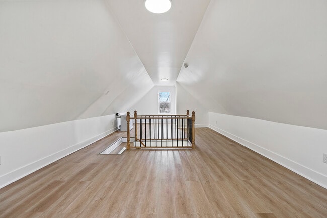 Building Photo - 198 Oneida St