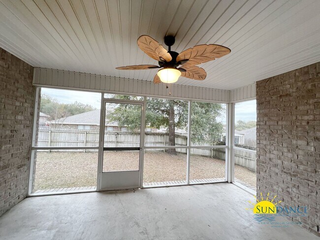 Building Photo - Custom details in this show stopping Crestview home!