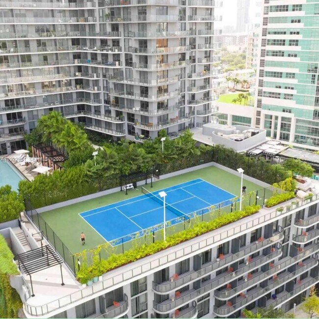 Building Photo - 121 NE 34th St