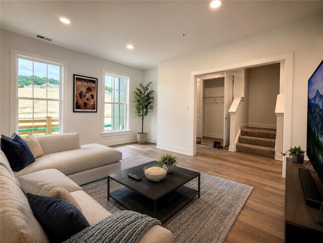 Building Photo - 307 Palisade Wy
