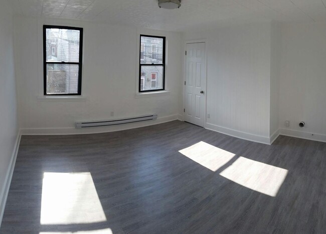 Building Photo - 107 S 16th St
