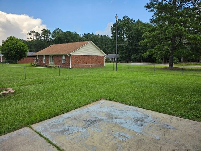 Building Photo - 2805 Drake St