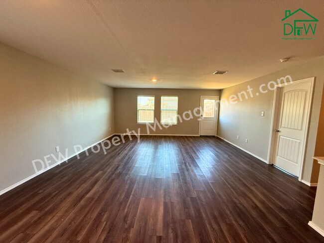 Building Photo - Modern 4-Bedroom Home with Island Kitchen & Spacious Backyard in Princeton!