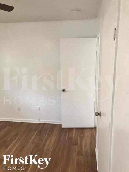 Building Photo - 844 Date Palm Dr