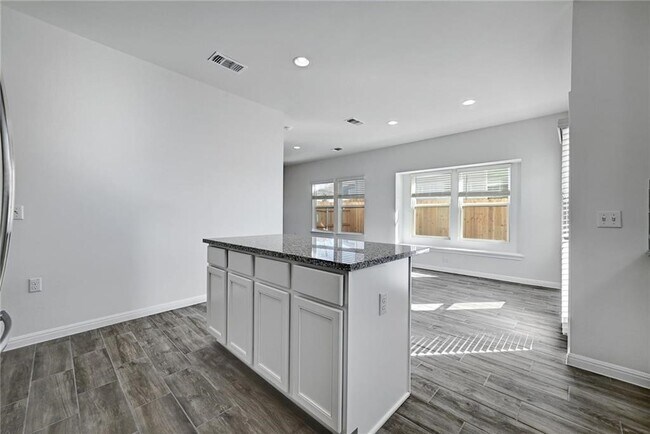 Building Photo - 9701 Grapevine Leaf Dr