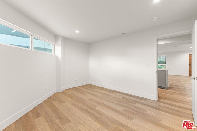 Building Photo - 1750 N Van Ness Ave