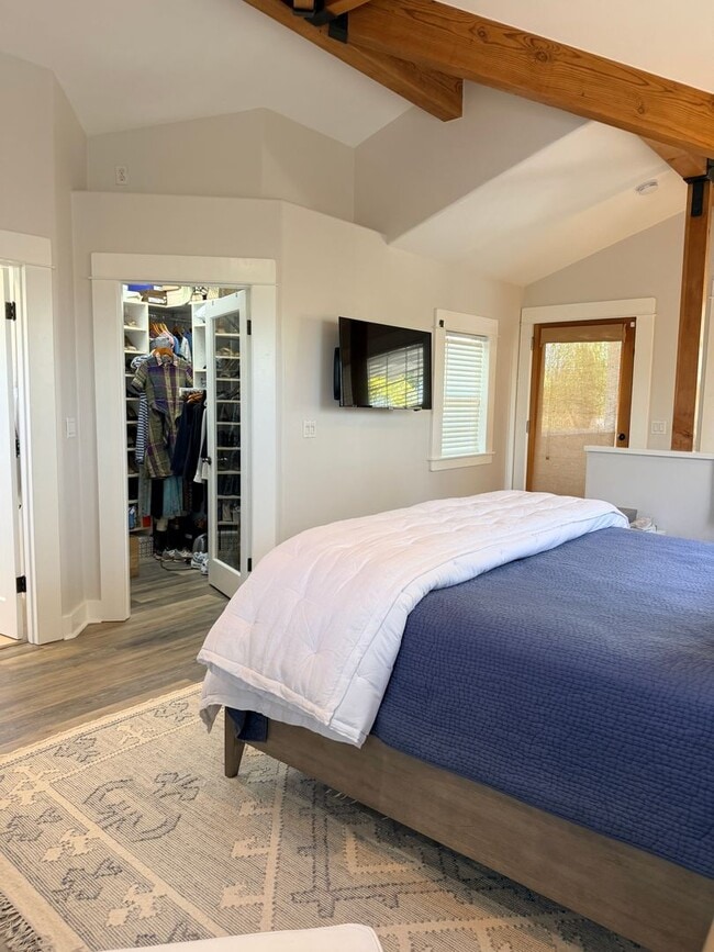 Building Photo - 3 Bedroom, 2 Bathroom Home in University Heights