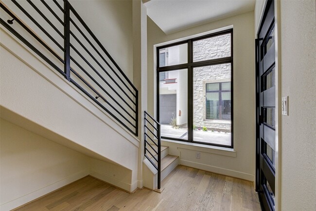 Building Photo - 1803 Dunlavy St