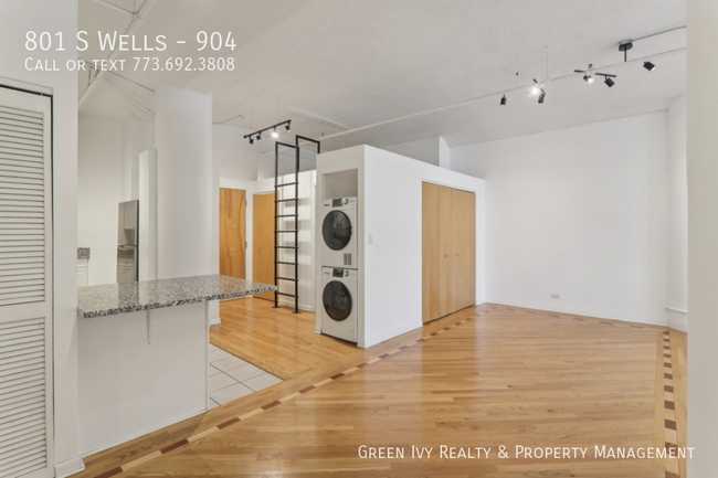 Building Photo - 801 S Wells-904
