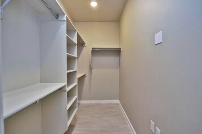 Building Photo - 729 C. Escondida