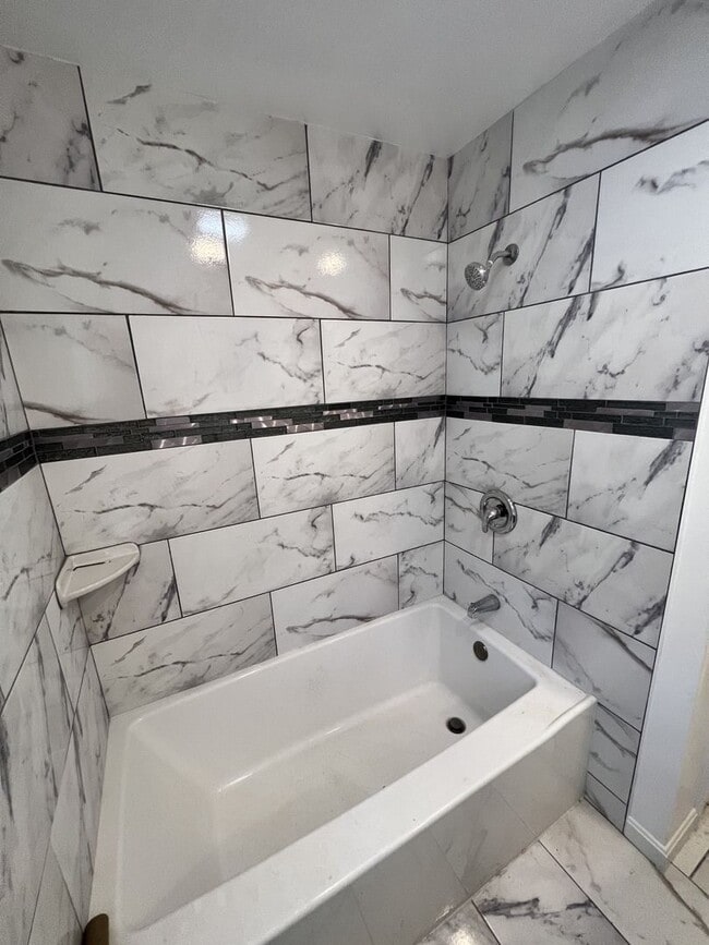 Building Photo - Stunning Updated 3BR/2BA Row Home in the Heart of Towson