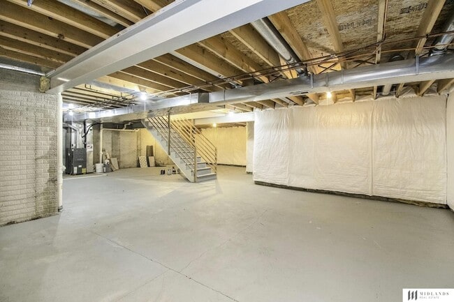 Building Photo - 2108 S 197th St