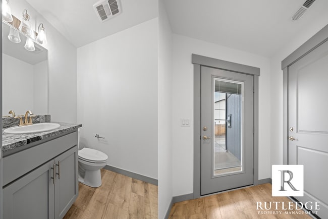 Building Photo - 3 Bed/2.5 Bath Newer Townhome in Medford