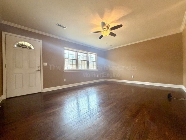 Building Photo - 1160 Greens Rd