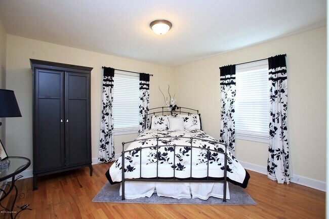 Building Photo - 2324 Emerson Ave