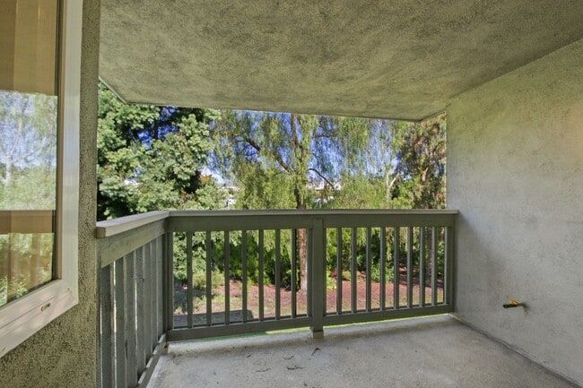 Building Photo - Recently renovated 3-bedroom 3 bath Laguna...