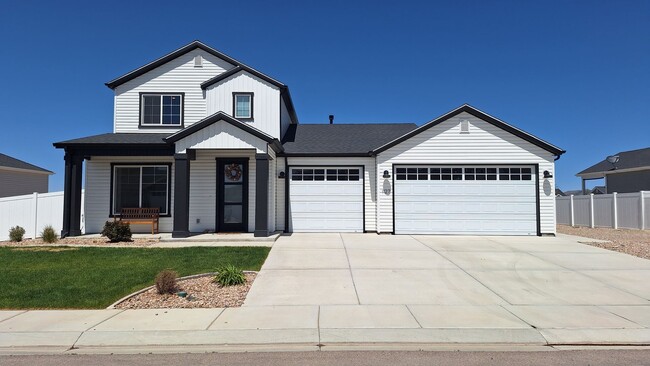 Building Photo - 4 Bedroom Home with 3 Car Garage in Enoch