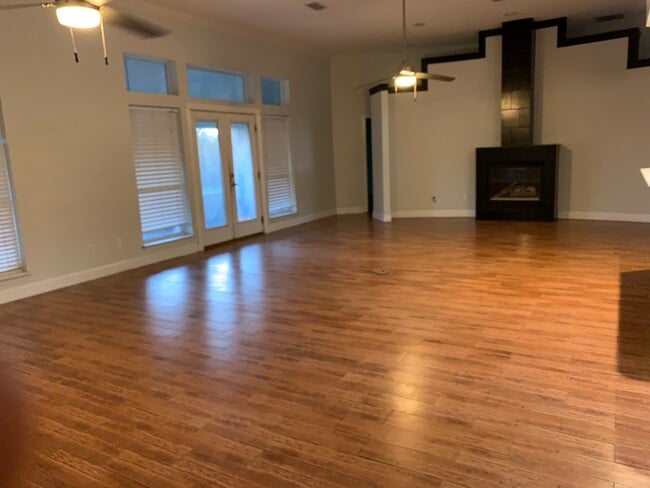 Building Photo - 3204 Southern Hills Cir W