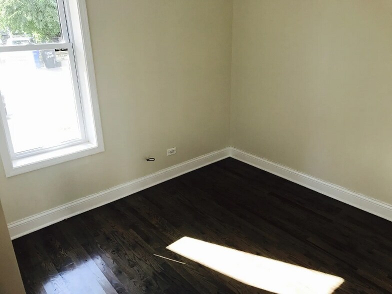 Building Photo - 10450-10452 S Maryland Ave