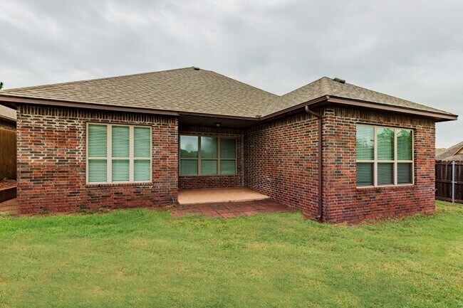 Building Photo - 600 Irish Ln