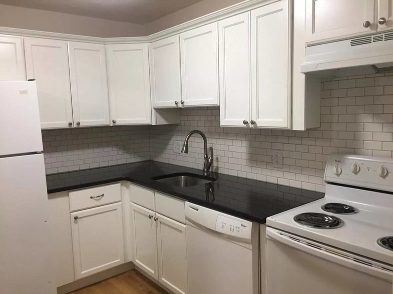 Kitchen with beautiful granite countertops - 23 Erick Rd