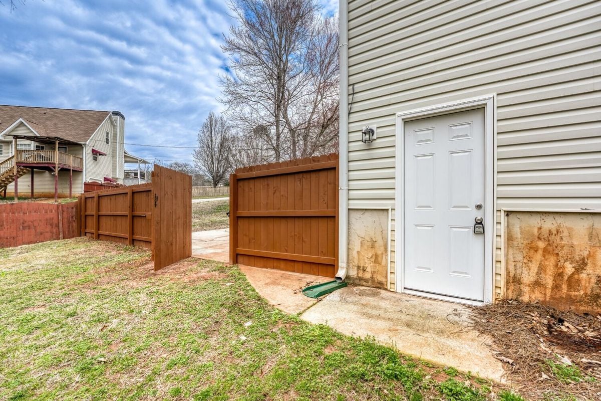 Building Photo - 136 River Walk