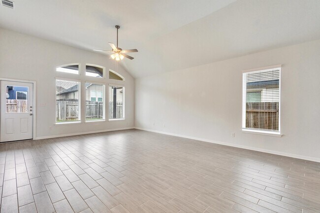 Building Photo - 211 Short Leaf Dr