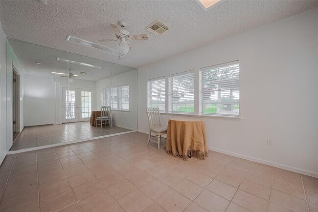 Building Photo - 15222 Torry Pines Rd