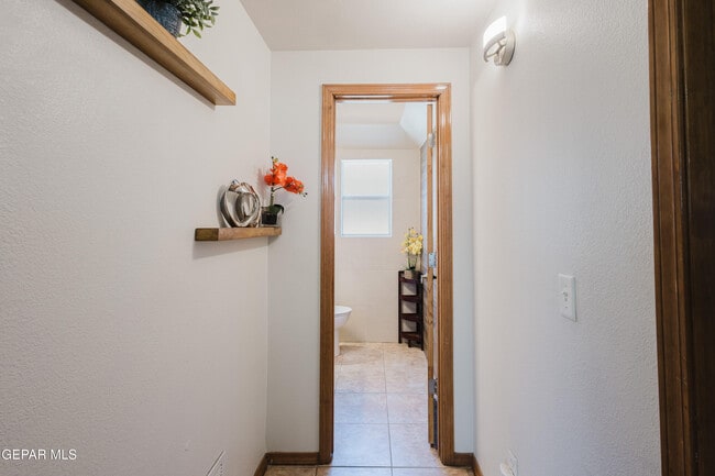 Building Photo - 3733 Tierra Campa Dr