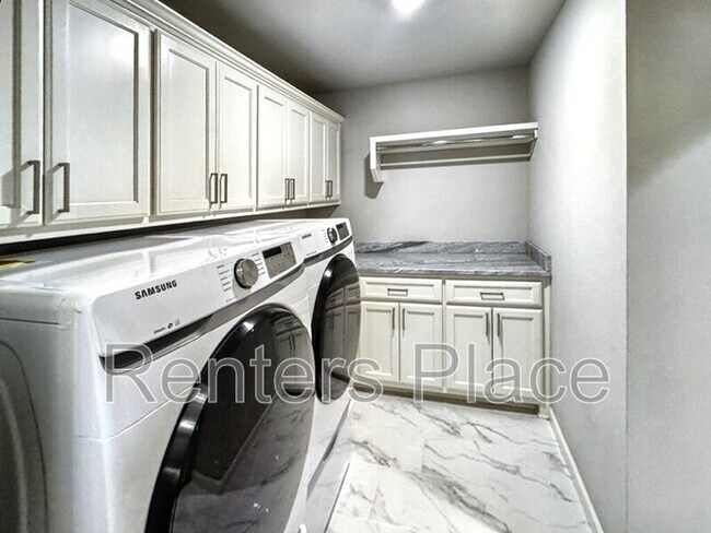 Building Photo - 6318 E 127th St S