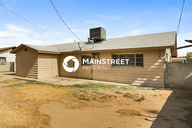 Building Photo - 2 Bedroom Pet-Friendly Home in Phoenix, AZ with Main Street Renewal