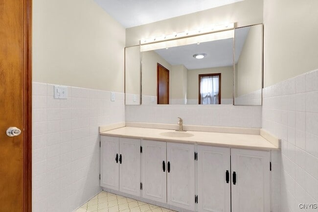 Building Photo - 17 Walcott St