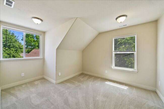 Building Photo - North End corner lot with garden and TONS ...