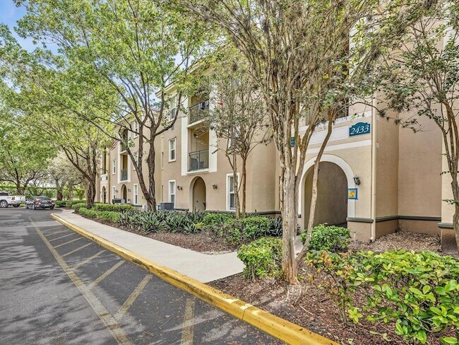 Building Photo - 2433 Centergate Dr