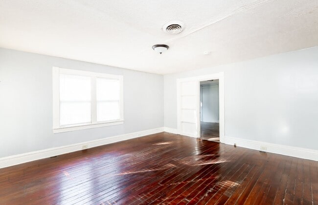 Building Photo - 917 Watt St